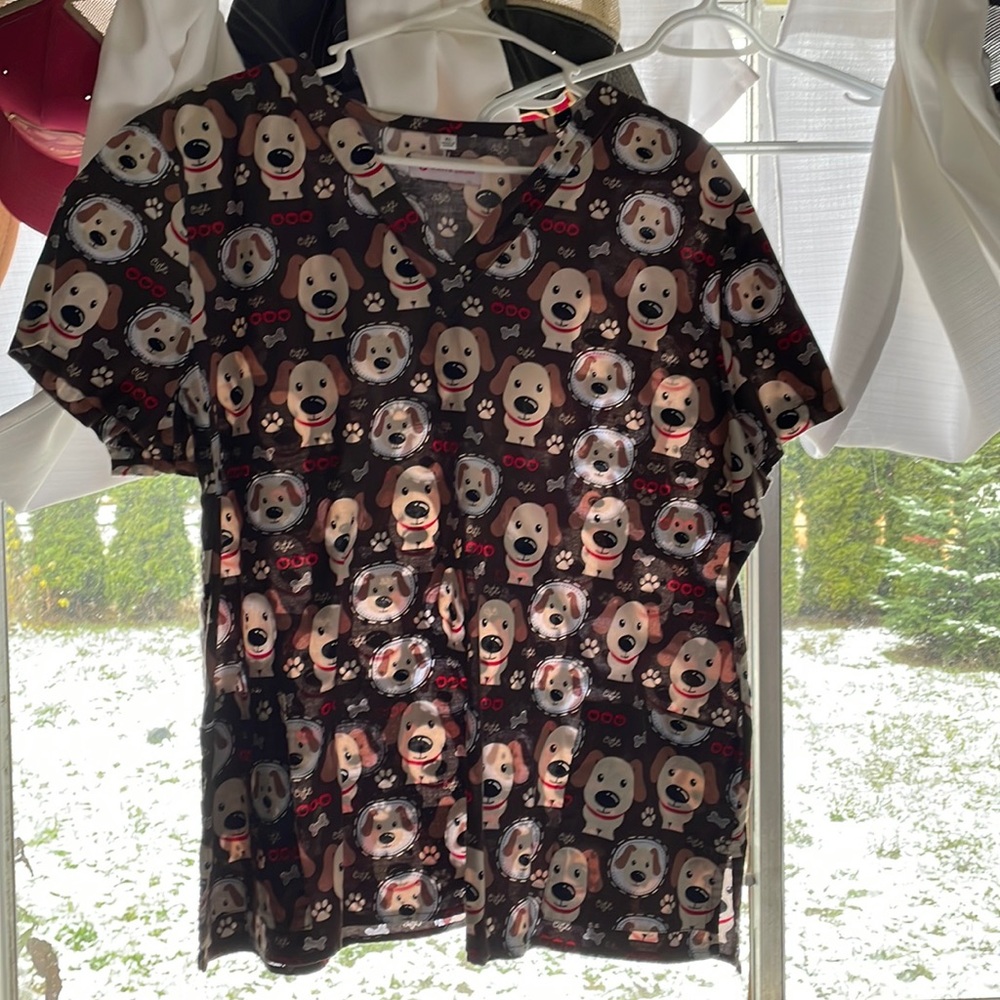Women’s scrub top
